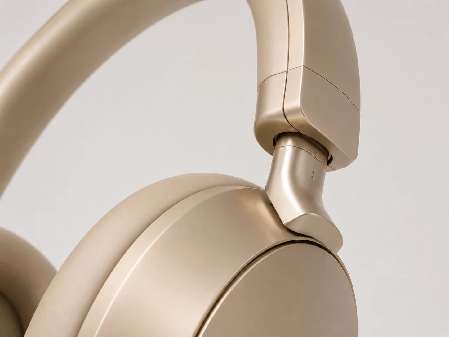Close-up of the clean headband and ear-cup connection on the oversized headphones replica